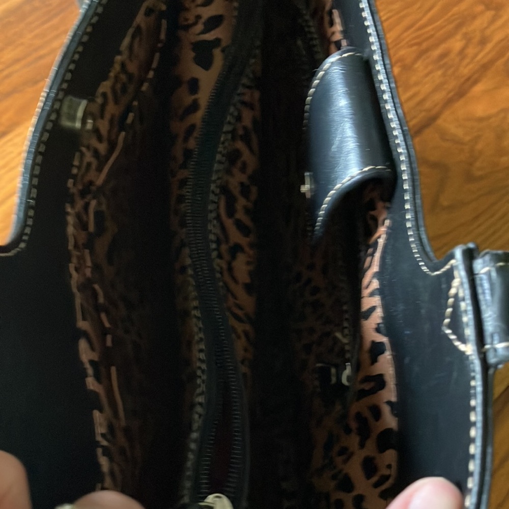 CREAM BLACK BAG WITH 6 TOTAL COMPARTMENTS 2 THAT ZIP WITH A SNAP CLOSURE - Picture 5 of 8